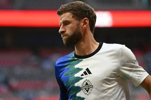 他在接受采, 利亚广播公 他在接受采, 利亚广播公